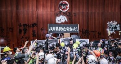 20190701 示威者闖入立法會議事廳 攝: Jason Leung— 在立法會綜合大樓。